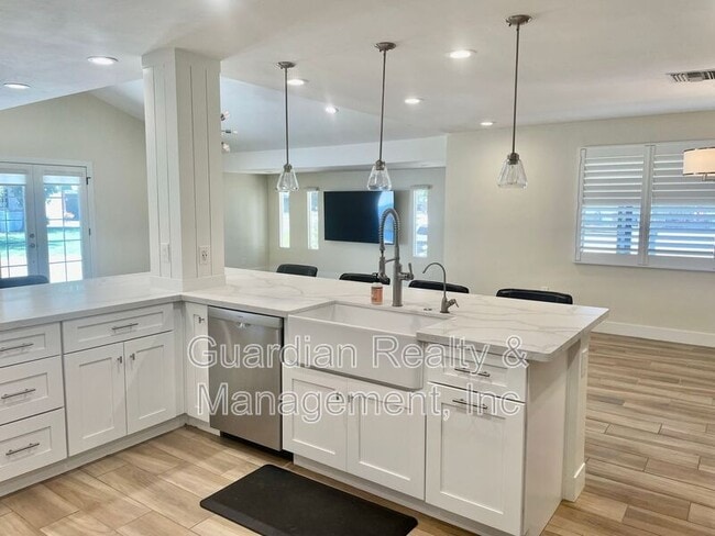 Building Photo - 2930 E Elm St