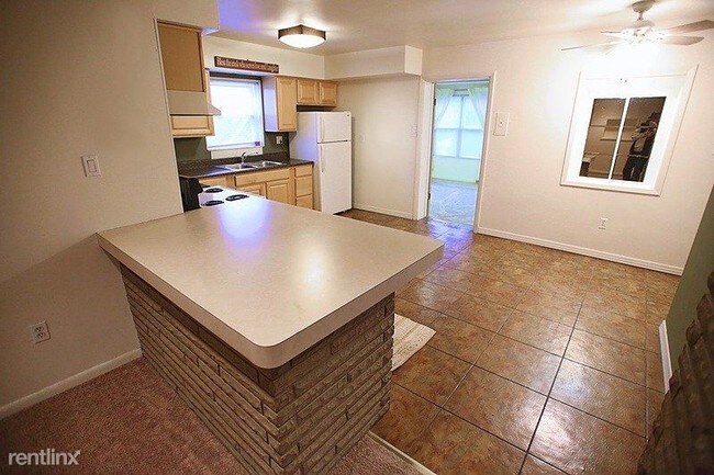 Building Photo - 2 br, 1 bath Apartment - 190 Noble Avenue 1