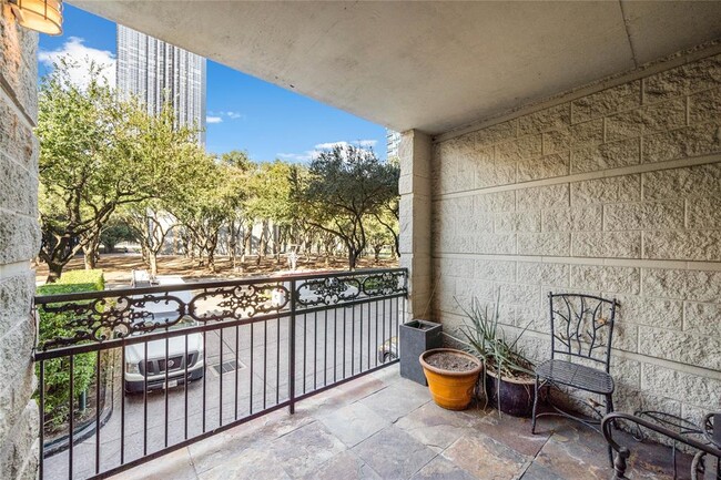 Building Photo - 3030 Post Oak Blvd