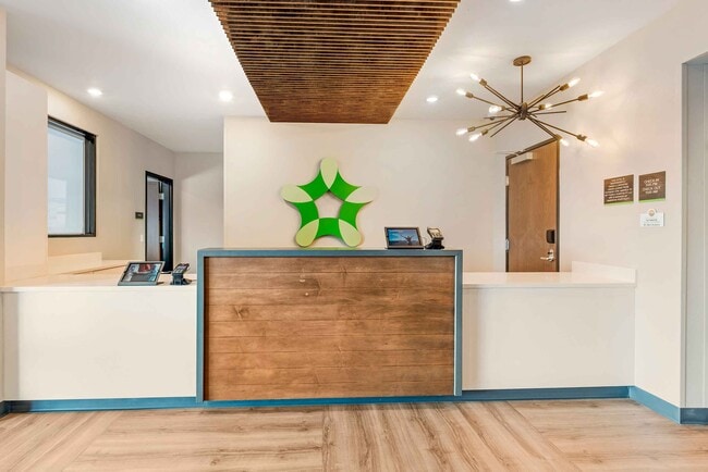 Building Photo - Furnished Studio-Yuma