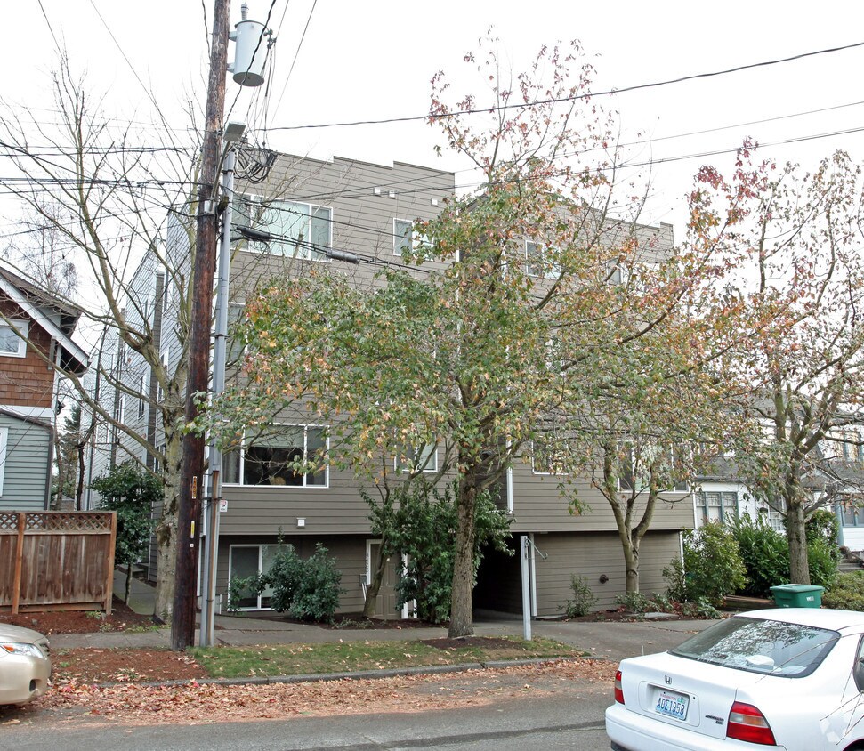 Building Photo - 4422 Francis Ave N