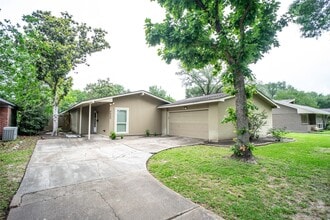 Building Photo - 4522 Briarbend Dr