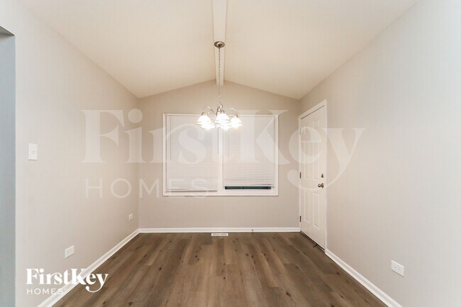 Foto del edificio - 2105 THREE Forks Dr