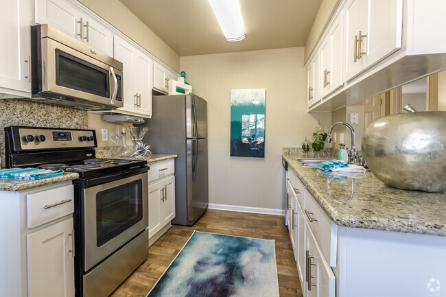 1BR, 1BA - 750SF - Sherwood at Iron Point