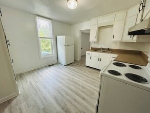 Building Photo - 707 W Centennial Ave