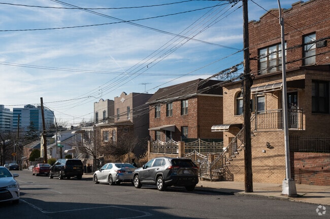 Middletown-Pelham Bay is a Bronx neighborhood near Pelham Bay Park, offering a mix of residential and commercial areas with convenient access
