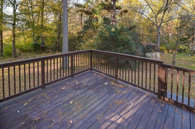 Foto del edificio - Spacious 4BR/3BA Home with Private In-Law Suite in Quiet Neighborhood