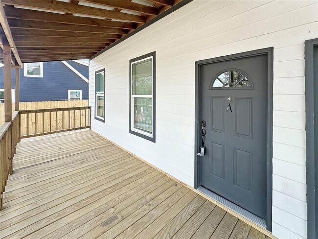 Building Photo - 306 Stiles St