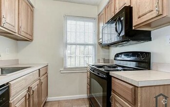 Building Photo - 2143 Suitland Terrace SE