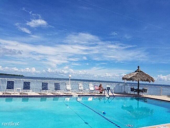 Foto del edificio - 7400 Sunshine Skyway Ln S