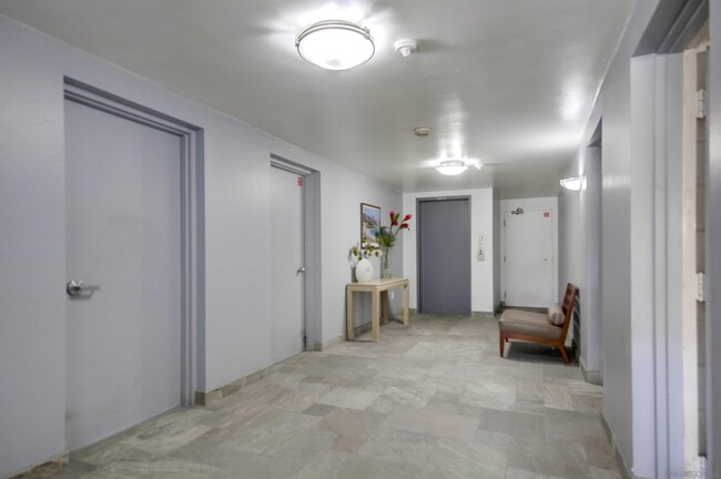 Building Photo - 356 Playa Del Norte St