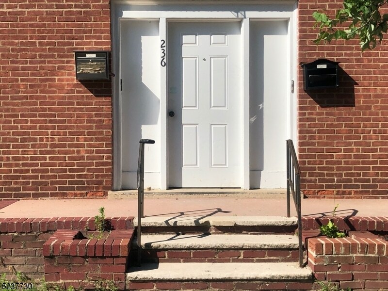 Primary Photo - 236 4th Ave