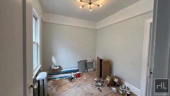 Building Photo - GUT RENOVATED BRAND NEW VEERY BRIGHT 3 BED...