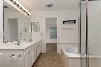 Building Photo - 222 Blushwood Pl