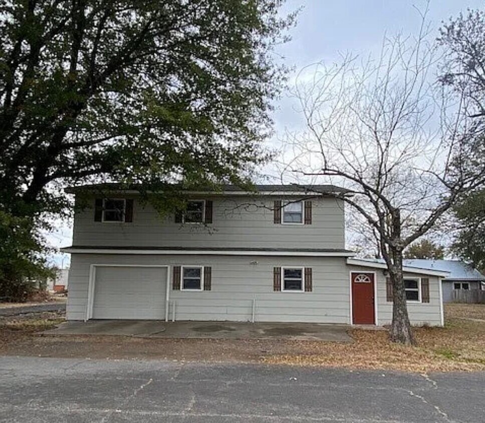 Primary Photo - 117 NE 2nd St