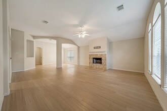 Building Photo - 12810 Lakeshore Dr