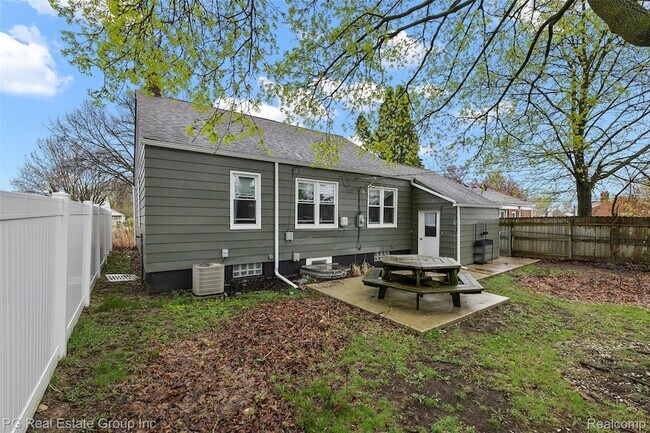 Building Photo - 4307 Cooper Ave