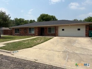Building Photo - 308 Live Oak Dr