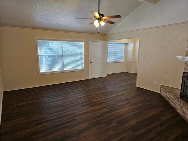 Building Photo - 609 Regency Dr