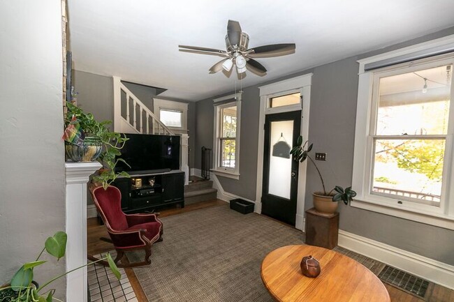 Foto del edificio - 2384 Glenmawr Ave