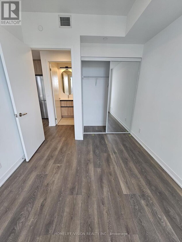 Photo principale - 7950-7950 Bathurst St