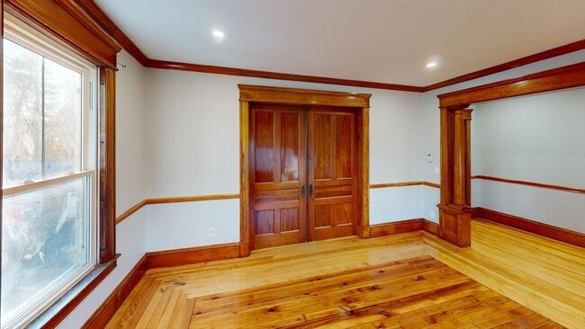 Building Photo - 168 Oak St