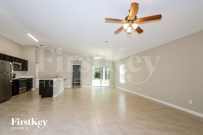 Building Photo - 1480 SW Gadsan Ave