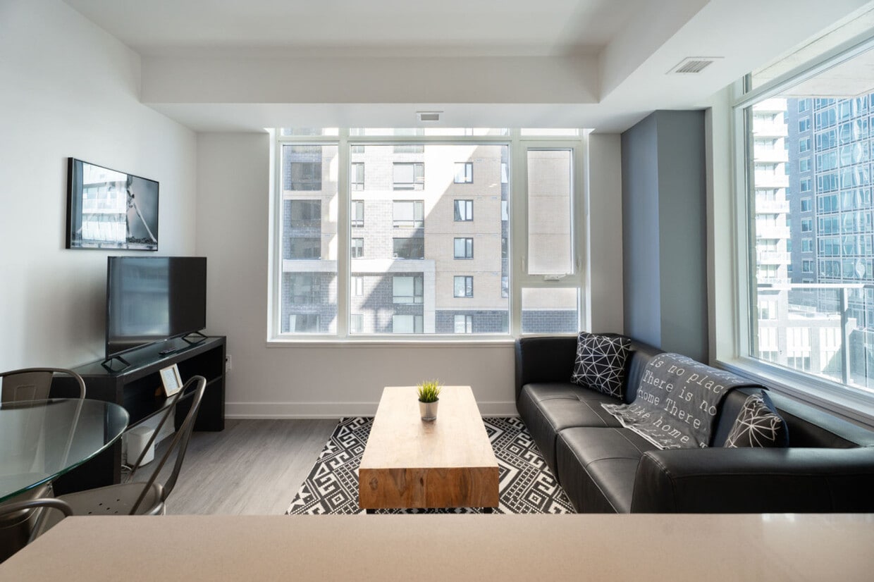 Photo principale - 90 Champagne Ave S