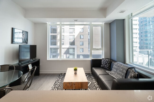Building Photo - 90 Champagne Ave S