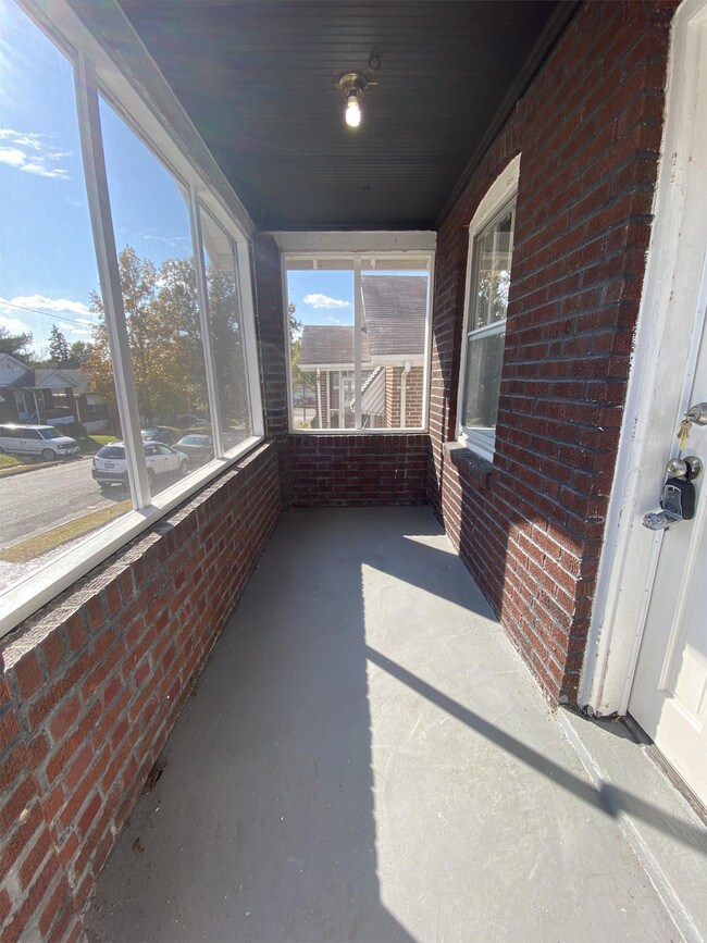 Foto del edificio - 8335 Strathmore Pl