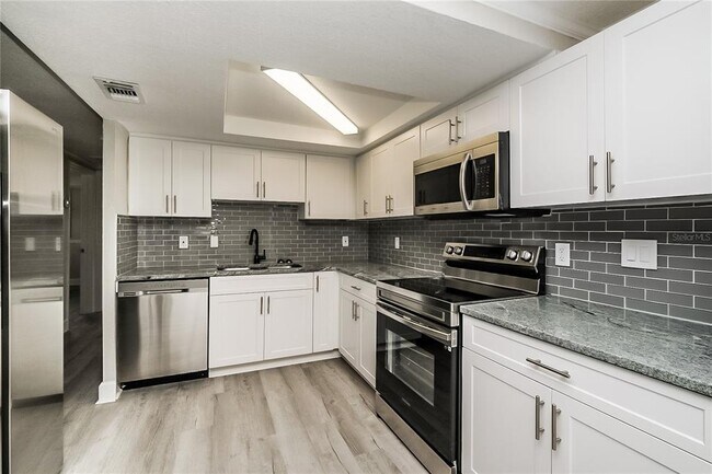 Foto del edificio - 12906 Kings Manor Ave