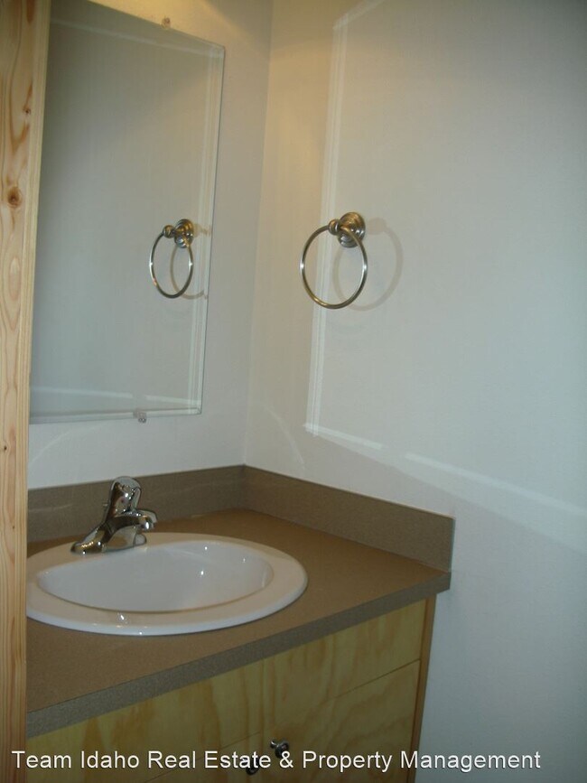 Building Photo - 421 Indian Hills Dr