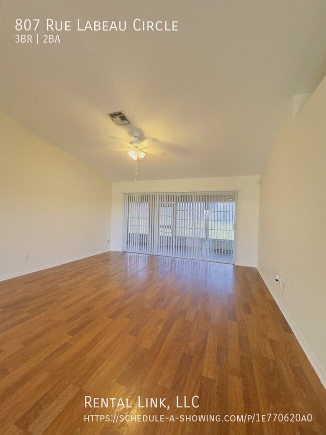 Foto del edificio - 807 Rue Labeau Cir