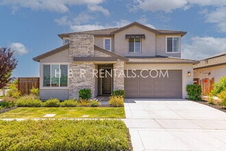 Building Photo - 2972 Tacoma Dr