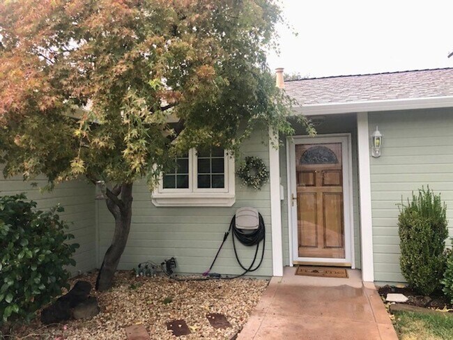 Building Photo - Charming and Clean Home in Citrus Heights