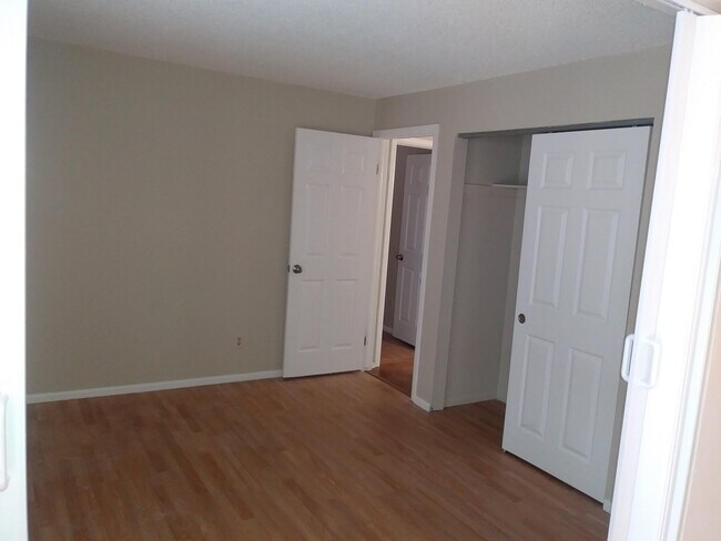 Building Photo - 14852 E Kentucky Dr