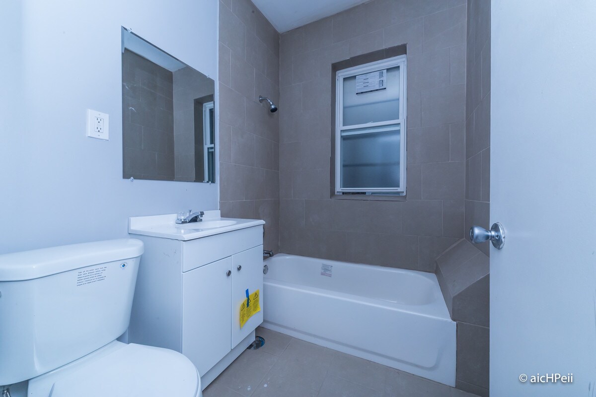 Foto principal - 7343 S Yale Ave