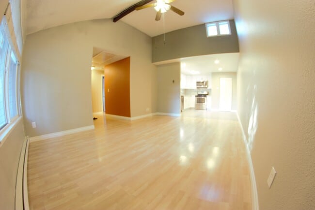 Building Photo - Springtree Condominiums