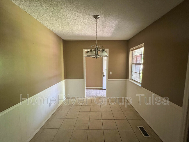 Foto del edificio - 10123 E 28th St