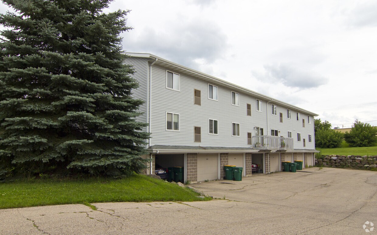 18331841 Jackson St, Stoughton, WI 53589 Apartments in Stoughton, WI