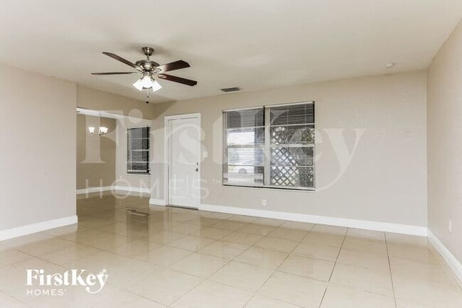 Foto del edificio - 7560 Venetian St