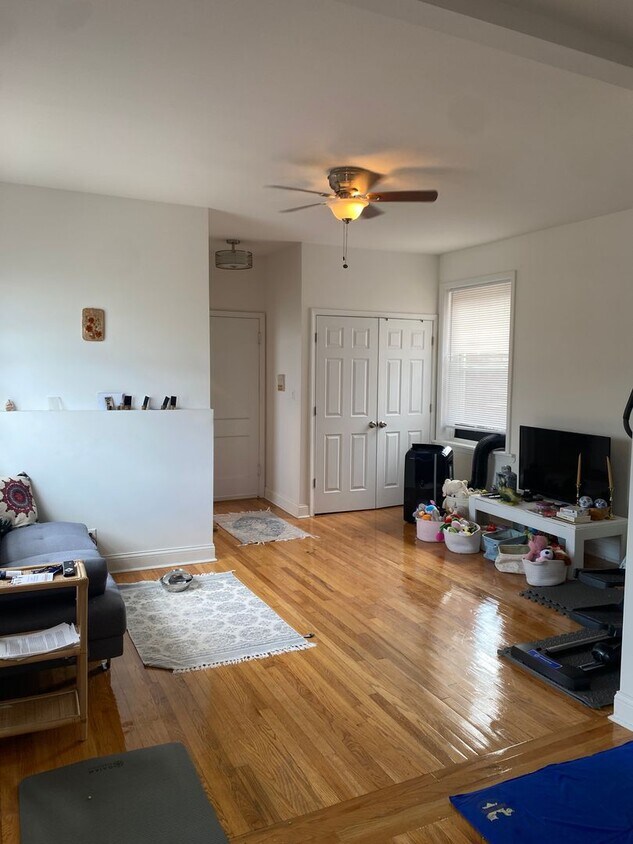 2146 W Berteau Ave Unit 3, Chicago, IL 60618 Condo for Rent in