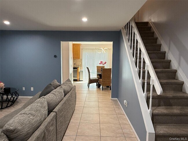 Building Photo - 12 Paine Commons