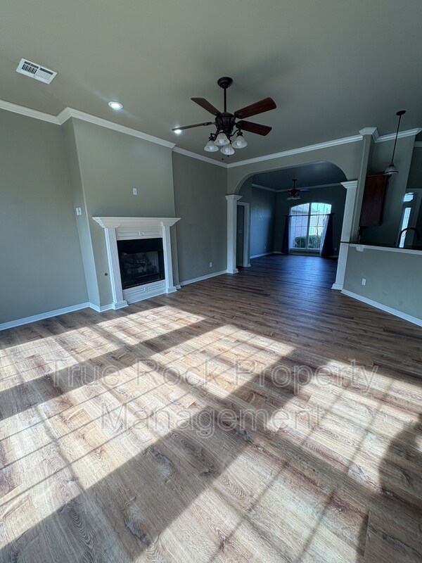 Foto del edificio - 817 Cypress Dr