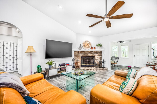 Building Photo - 4726 NW 27 Pl