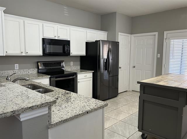 Foto del edificio - 9809 Cedarcrest Dr