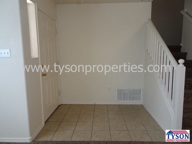 Building Photo - 657 Sunny Meadows Dr NE