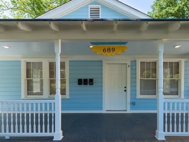 Building Photo - Beautiful Renovated Grant Park 1 Bed/1Bath