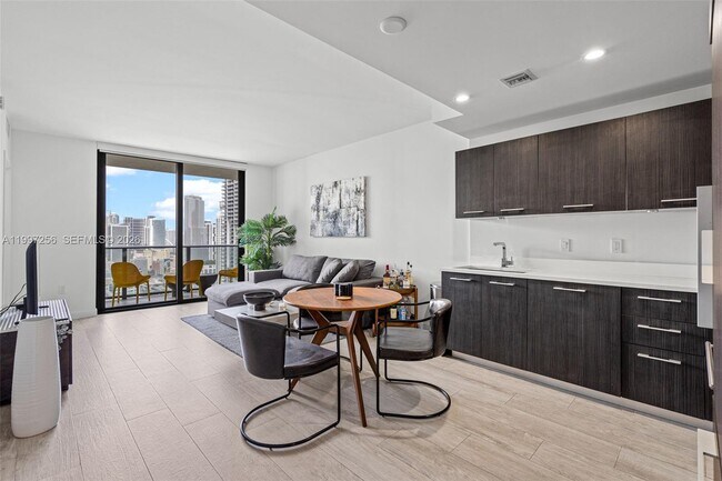 Foto del edificio - 45 SW 9th St