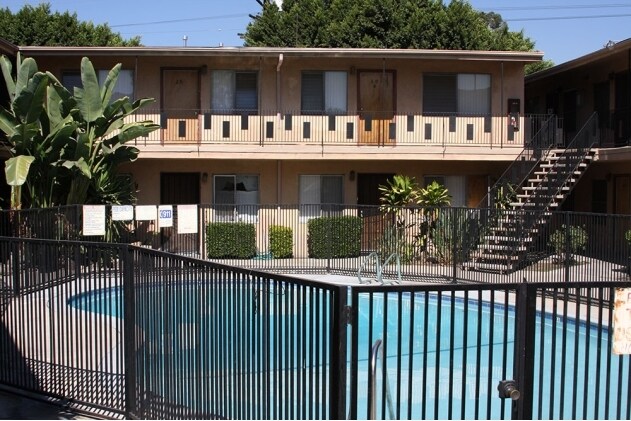 Pool - College Palms Apartments